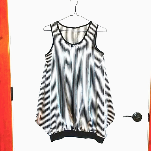 NWOT silky blouse - Picture 4 of 8